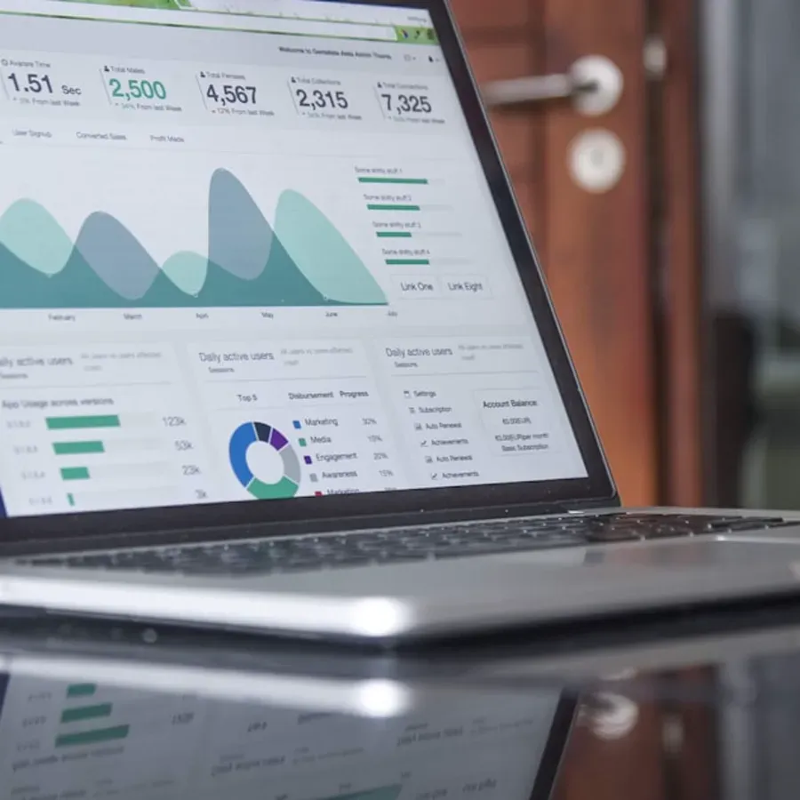 Domain Name Strategy 2025: Complete Guide To Choosing And Managing Domains